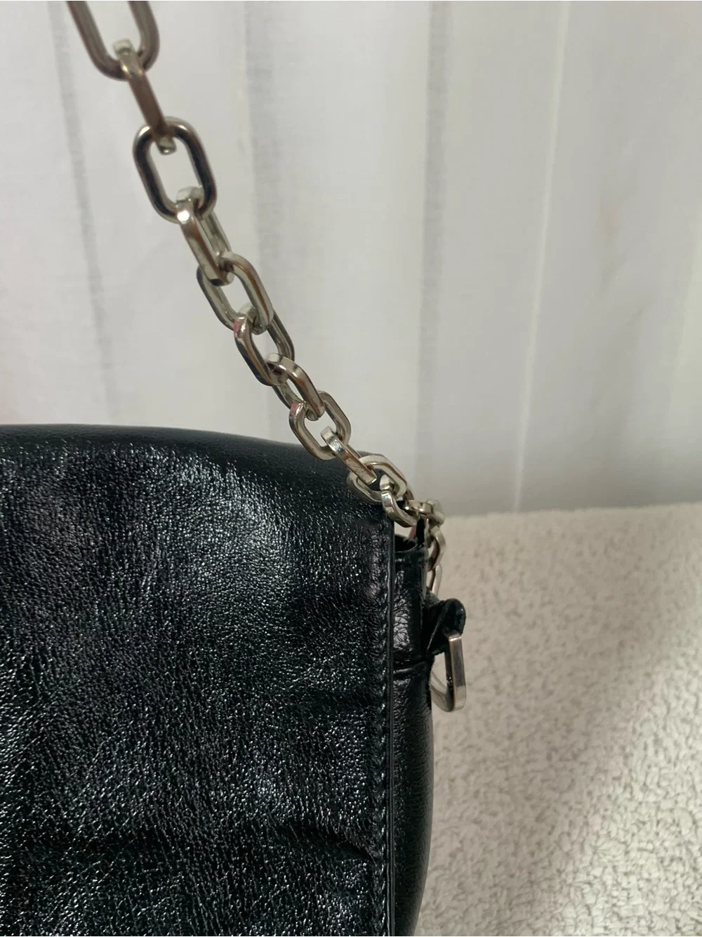 GUC Tory Burch Thea Pebble Leather Flat Crossbody Bag